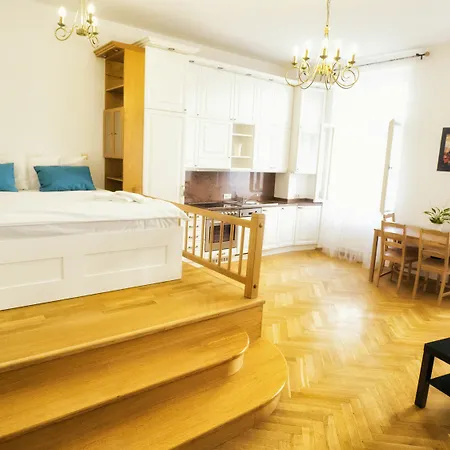 Apartamento By The Old Town Square